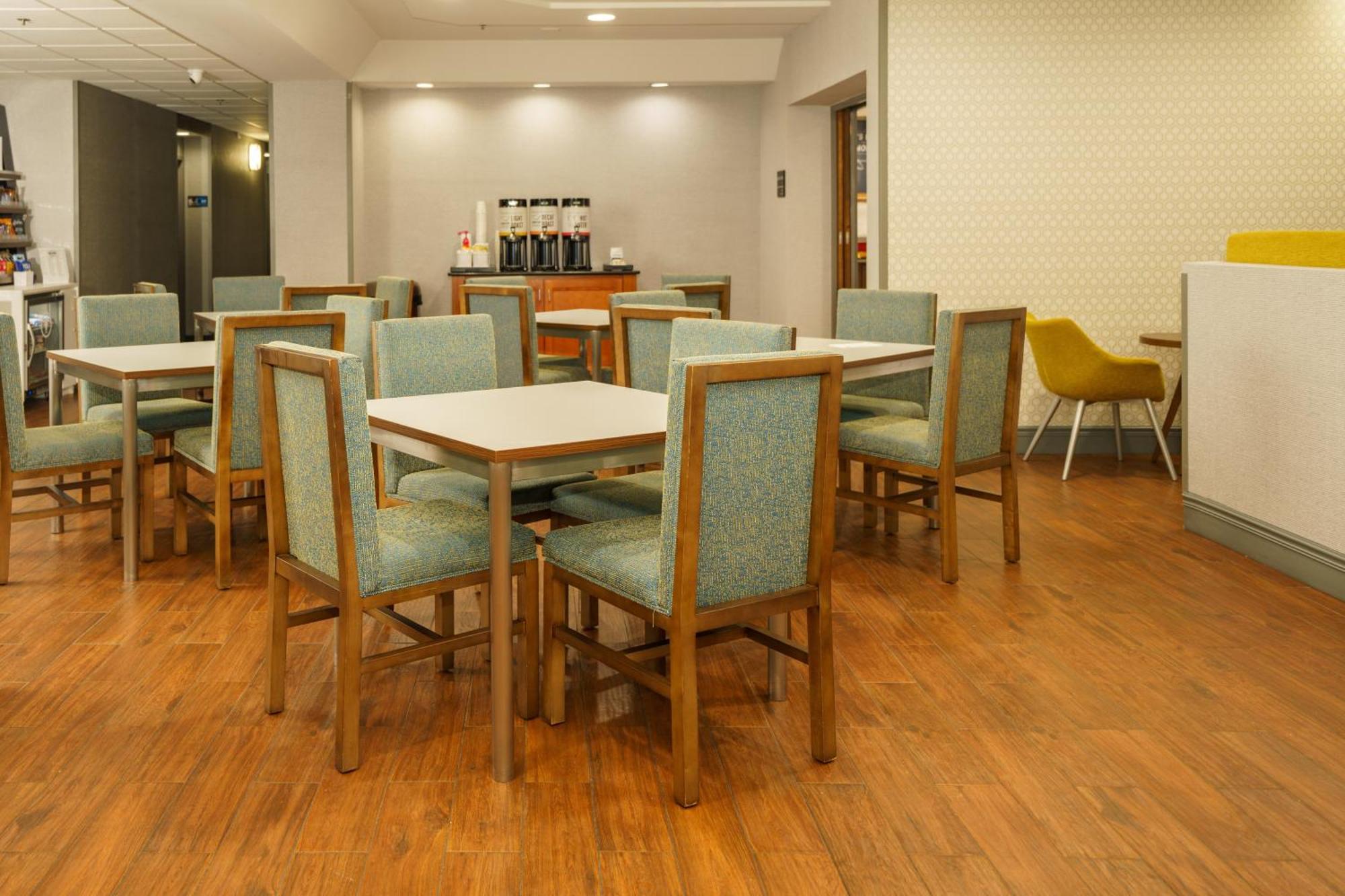 Hotel Hampton 4*